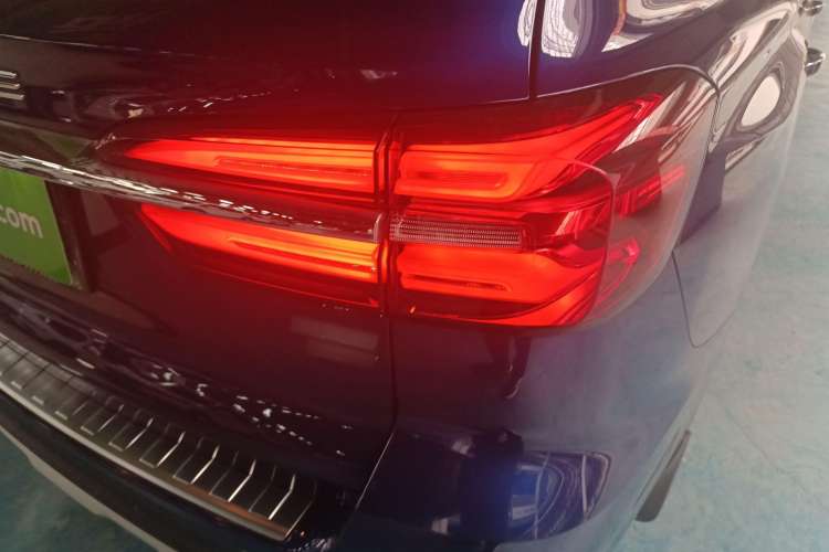 Used Roewe RX8 2018 30T Smart Connectivity Two-Wheel Drive Flagship Edition
