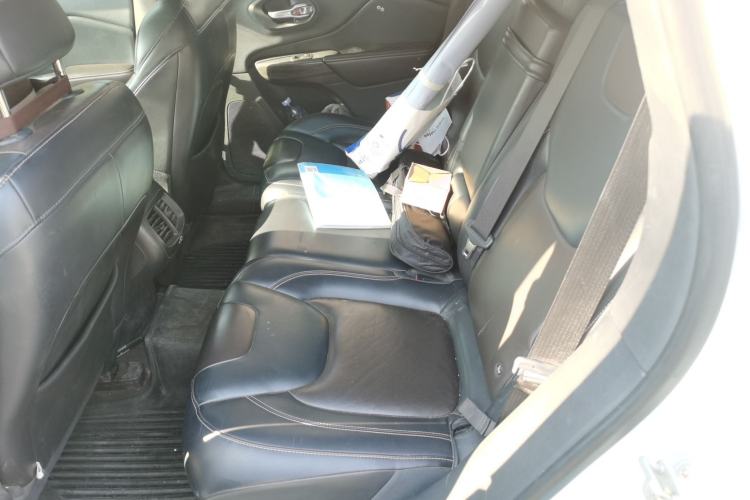 Used  Cherokee 2016 2.4L Professional Edition
