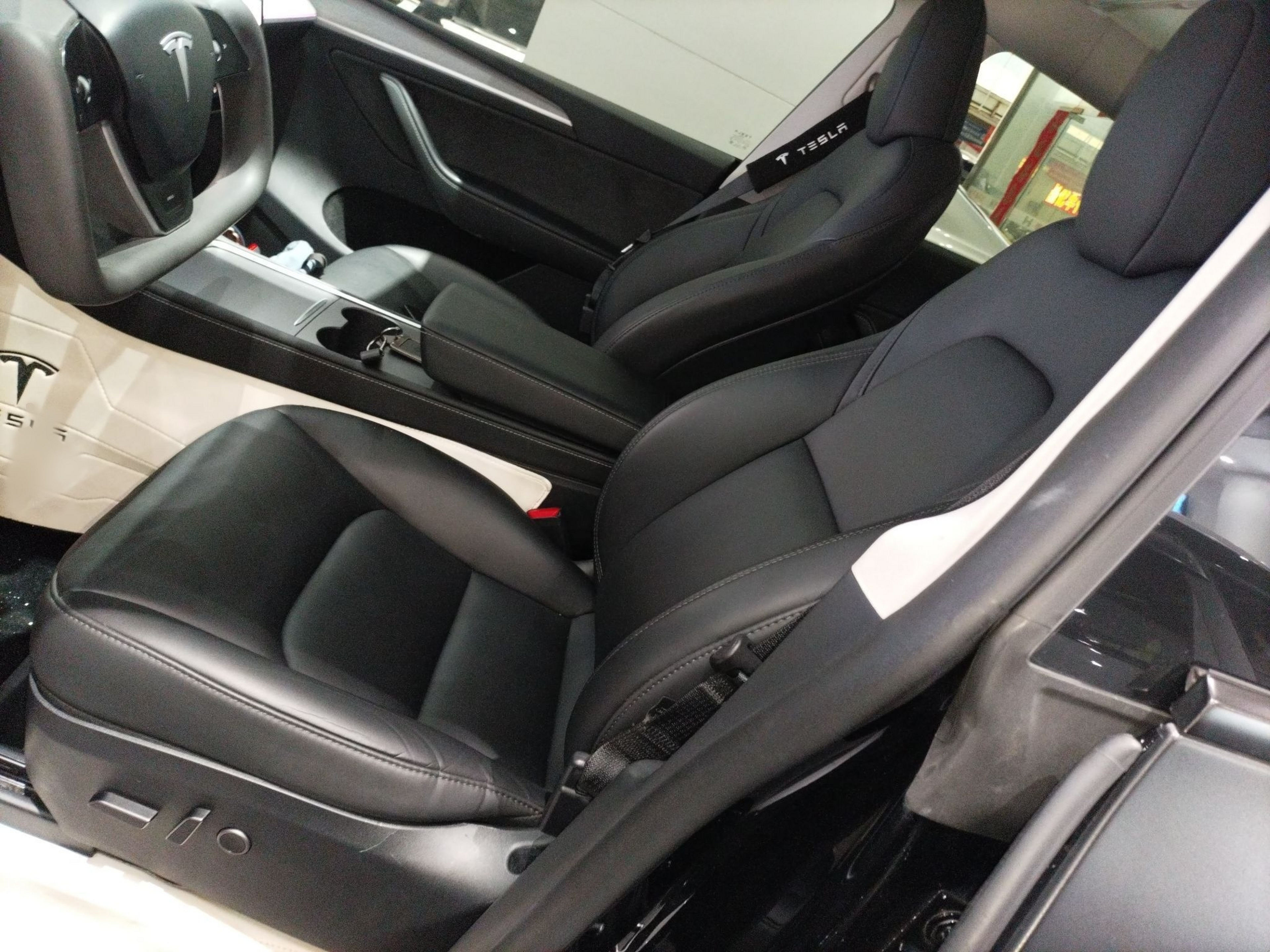 Переднее сиденье в автомобиле