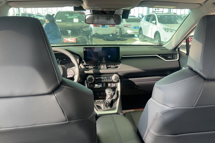 Used Toyota RAV4 2023 2.0L CVT Two-Wheel Drive 20th Anniversary Platinum Edition
