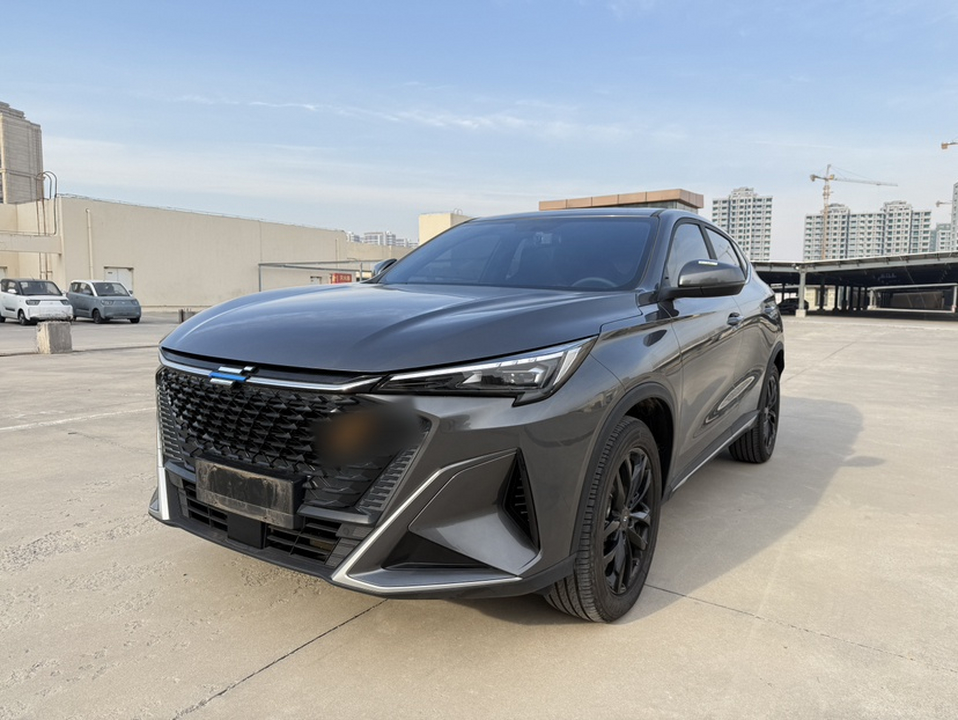 Под передней частью автомобиля