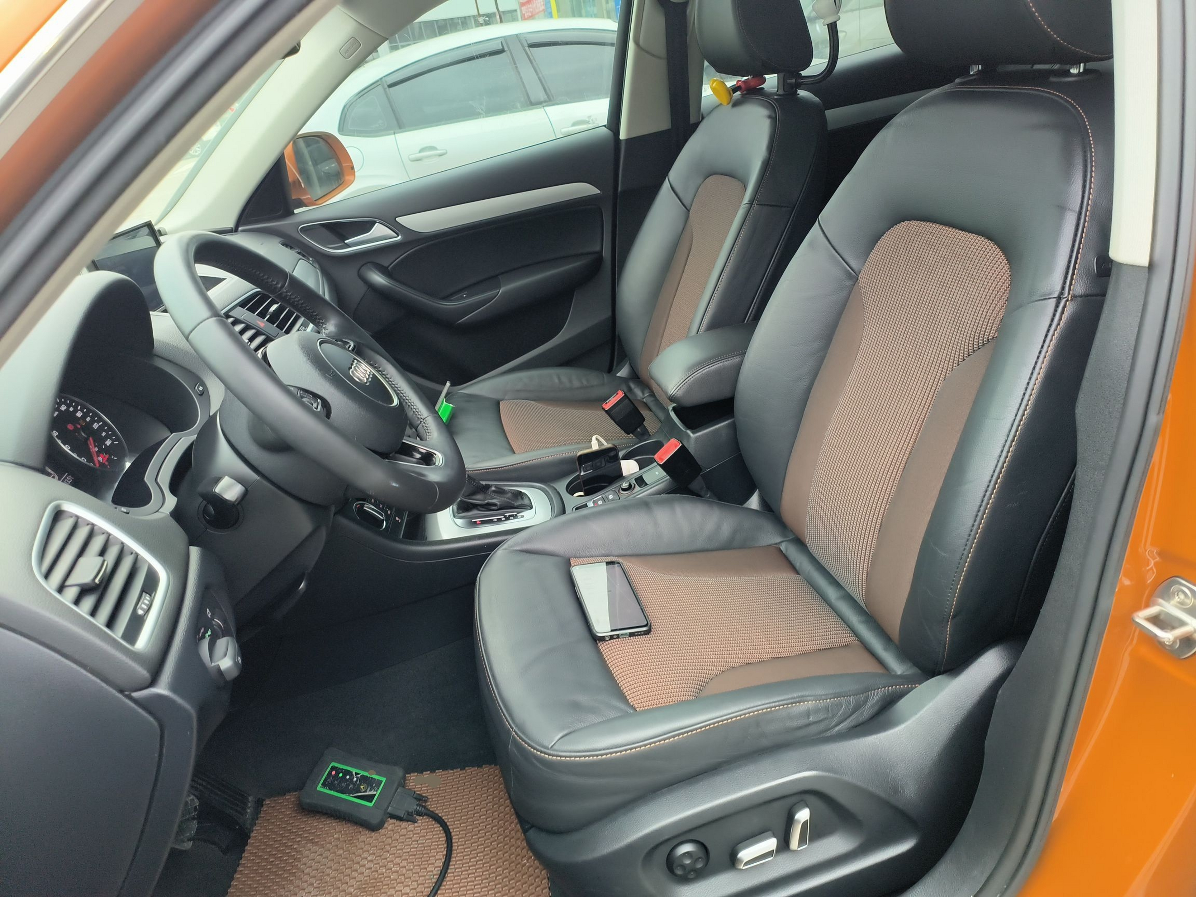 Переднее сиденье в автомобиле