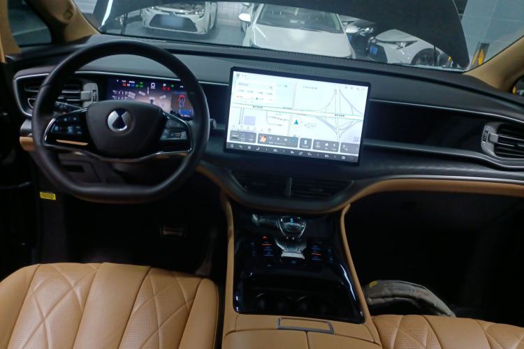 Used Denza D9 2025 DM-i Smart Drive 1020 Four-Wheel Drive Deluxe Model
