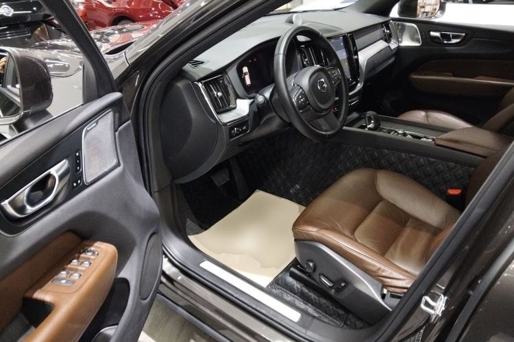 Used Volvo XC60 2022 B5 4x4 Zhiyi Luxury Edition
