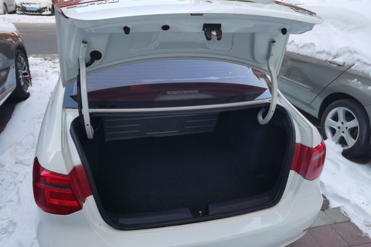 Used Volkswagen Jetta 2015 1.6L Manual Fashion Edition
