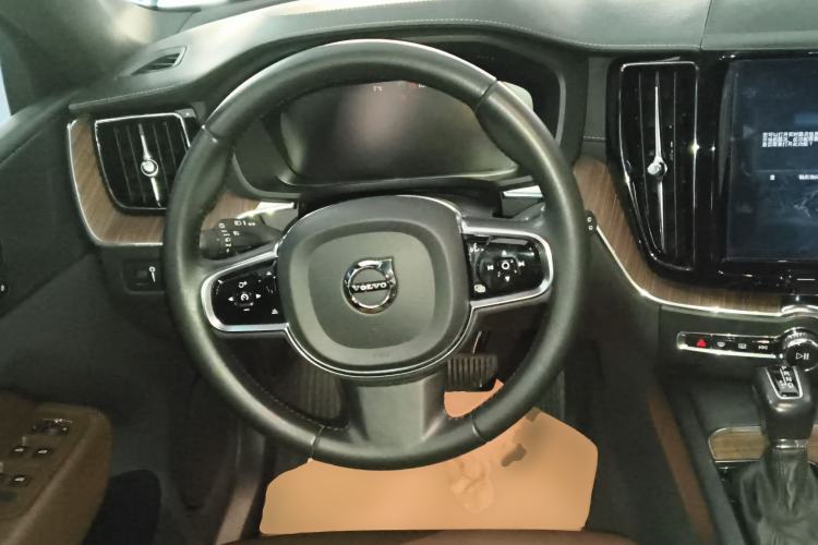 Used Volvo XC60 2021 T5 4x4 Smart Luxury Edition