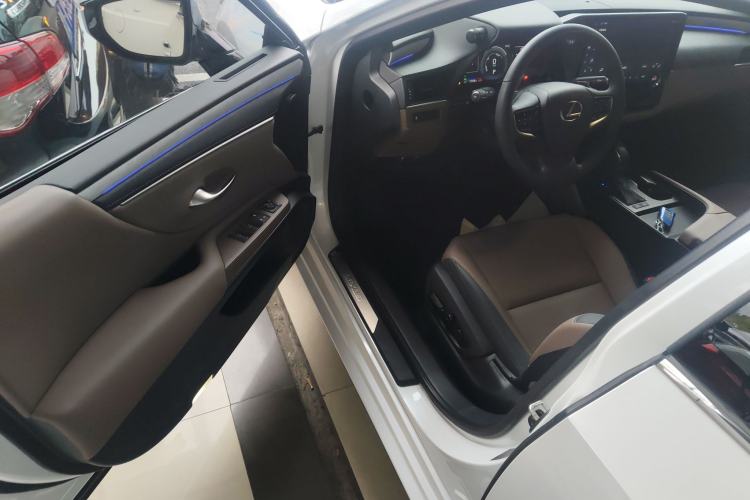 Used Lexus ES 2025 300h Deluxe Edition