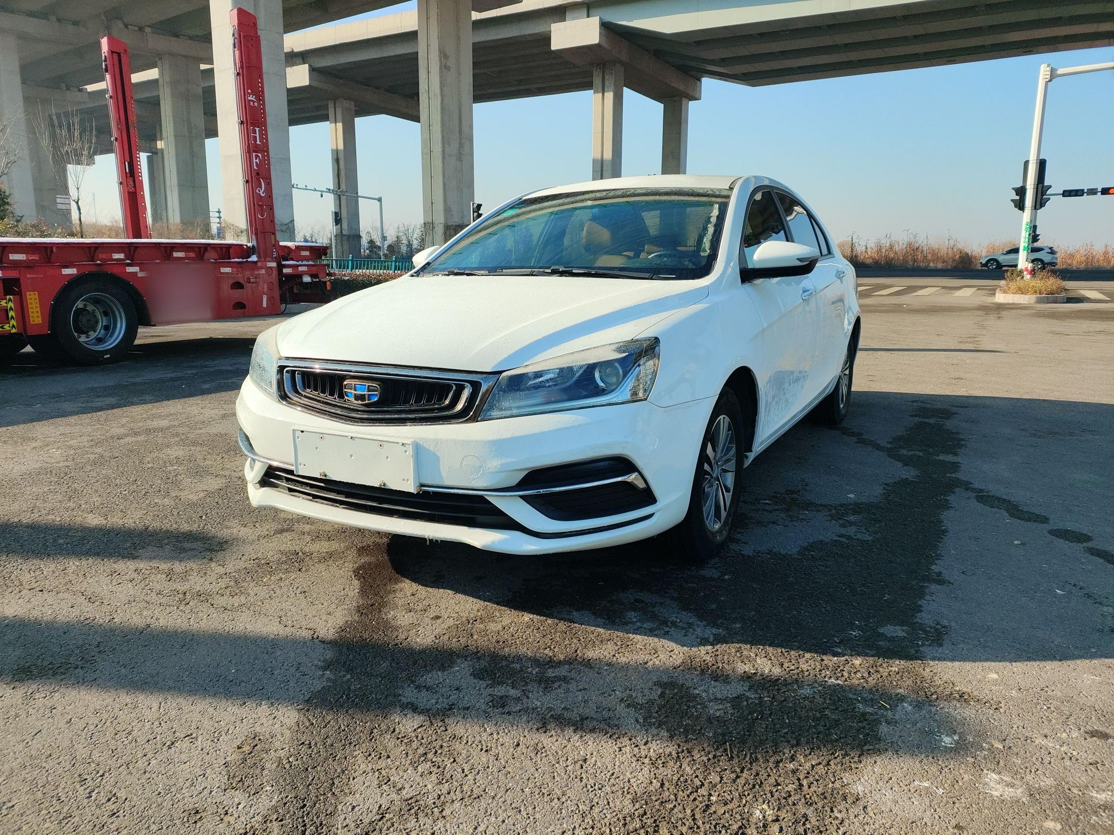 Под передней частью автомобиля