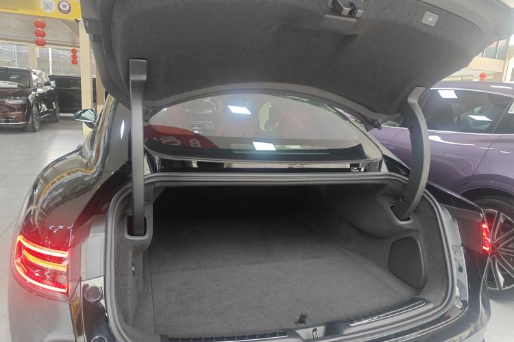 Used Hima Luxeed S7 2025 855 km Max
