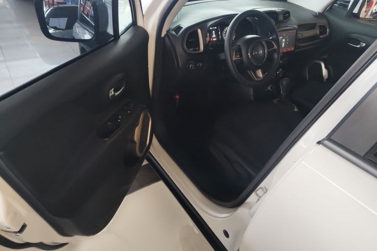 Used  Renegade 2016 1.4T Automatic Kinetic Edition
