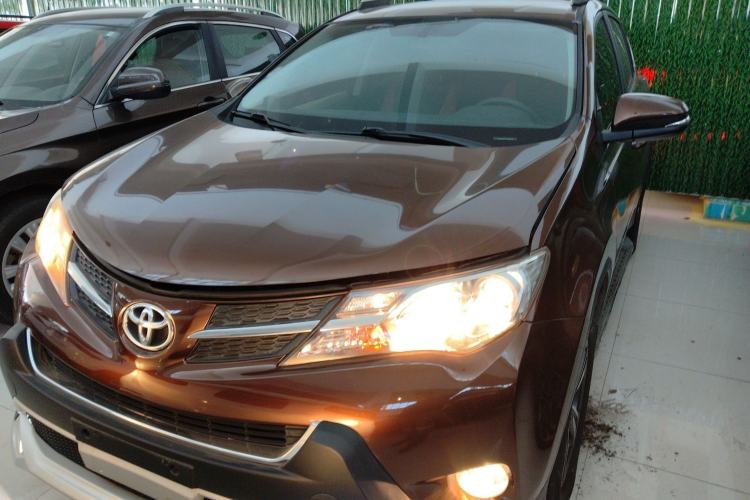 Used Toyota RAV4 2015 2.0L CVT Two-Wheel Drive Urban Edition
