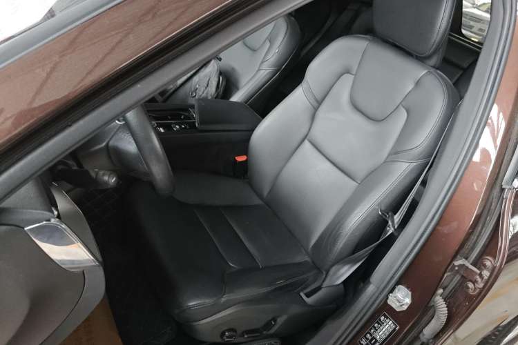 Used Volvo XC60 2019 T5 4x4 Smart Edition China VI Standard
