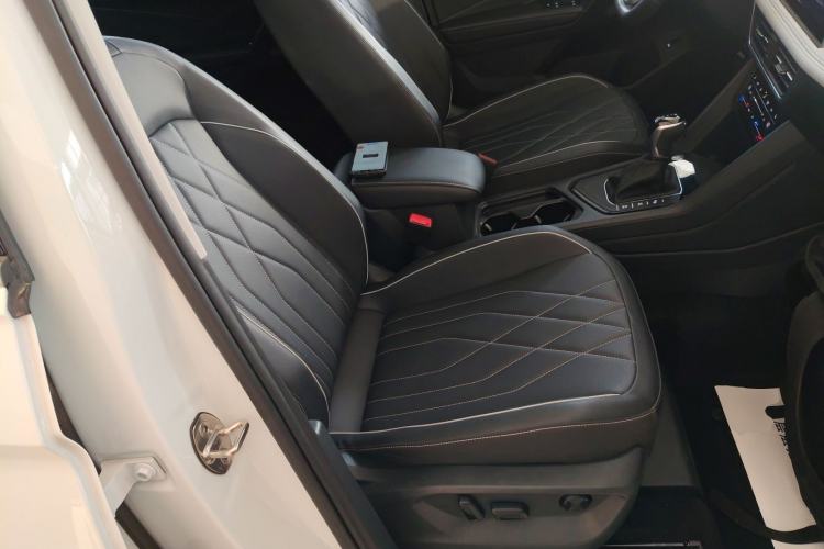 Used Volkswagen Tiguan L 2024 Outstanding Model 330TSI Automatic Two-Wheel Drive R-Line Dragon Glory Edition
