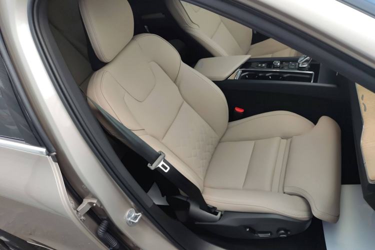 Used Volvo XC60 2026 B5 4x4 Smart Luxury Edition
