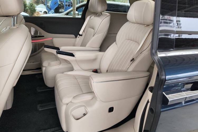 Used VOYAH Dream 2025 EV Four-Wheel Drive Flagship Kunpeng Edition
