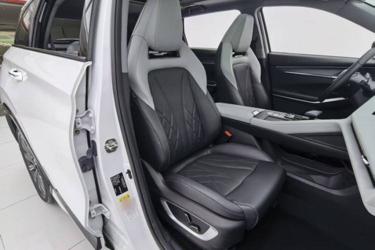 Used Changan CS75 PLUS 2024 3rd Generation Champion Edition 2.0T Intelligent Drive Performance Model
