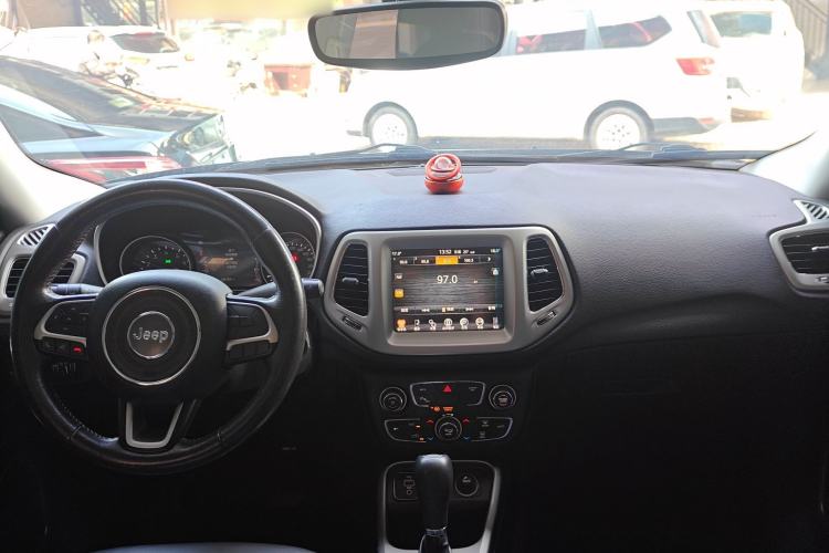 Used  Compass 2017 200T Automatic Family Edition
