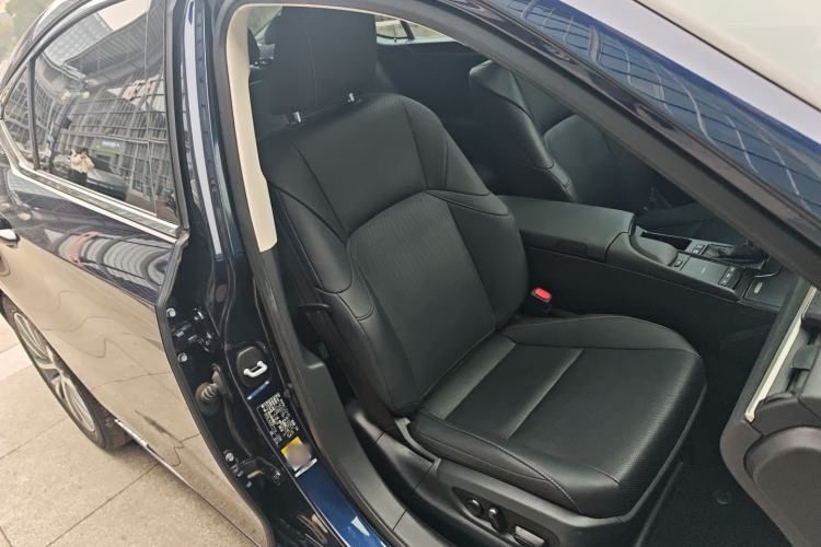 Used Lexus ES 2018 300h Premier Edition China VI Standard