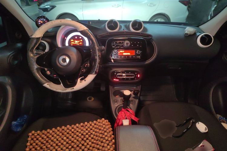 Used smart forfour 2016 1.0L 52 kW Dynamic Edition
