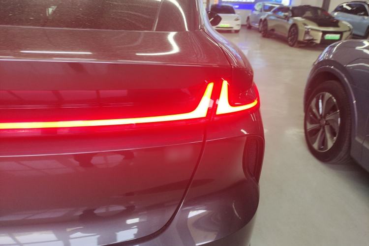 Used  R7 2023 Rear-Drive Screen King Pro Edition
