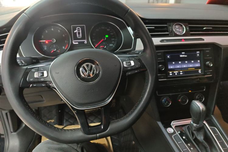 Used Volkswagen Magotan 2019 330TSI DSG Leading Edition China V Standard
