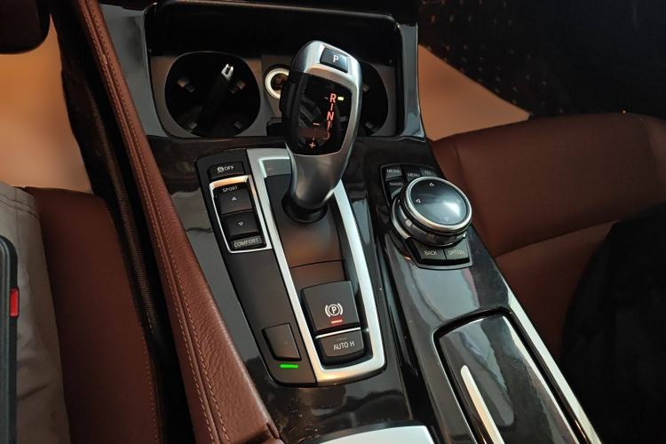 Used BMW 5 Series 2014 528Li Leading Model
