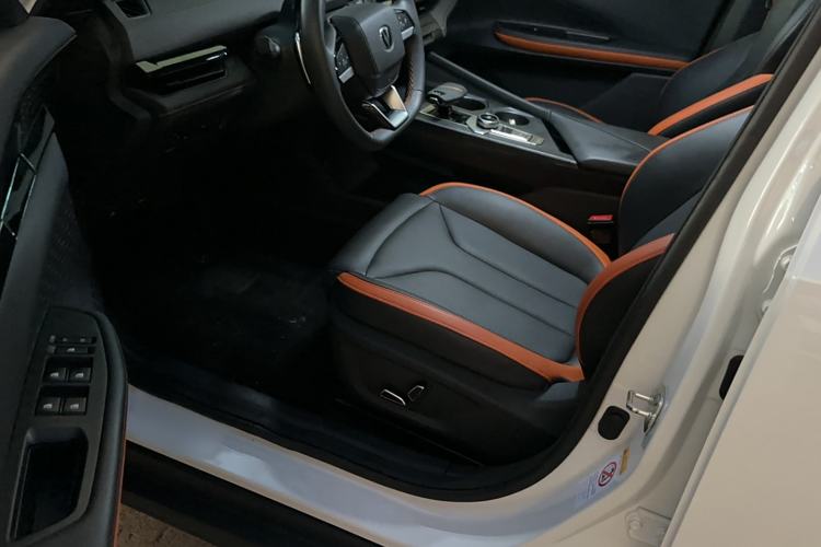 Used Changan UNI-V 2023 1.5T Prestige Model
