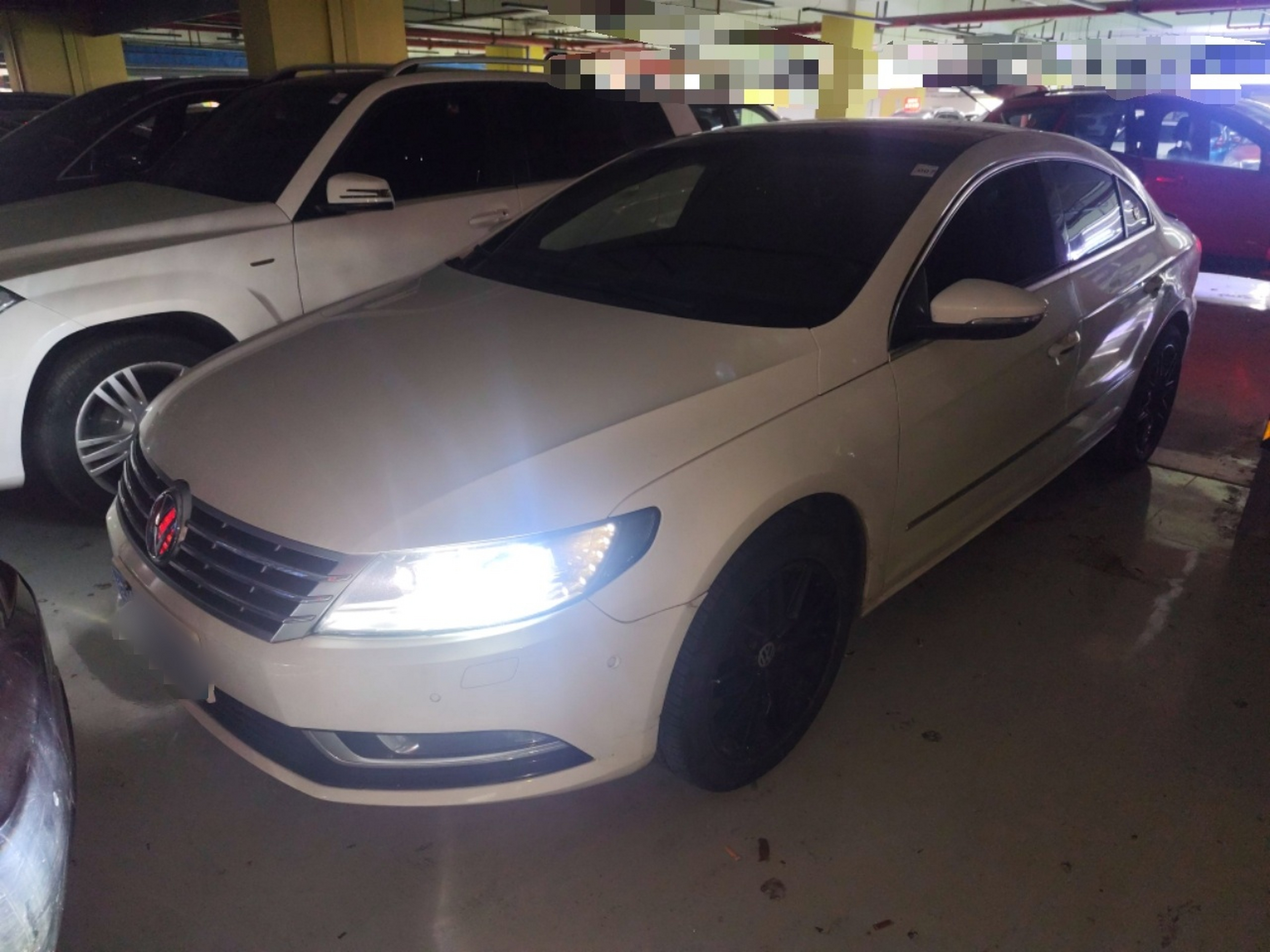 تحت مقدمة السيارة