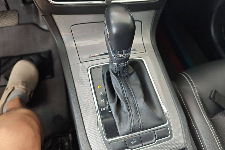 Used Roewe RX5 2019 20T Two-Wheel Drive Automatic 4G Connected Platinum Edition
