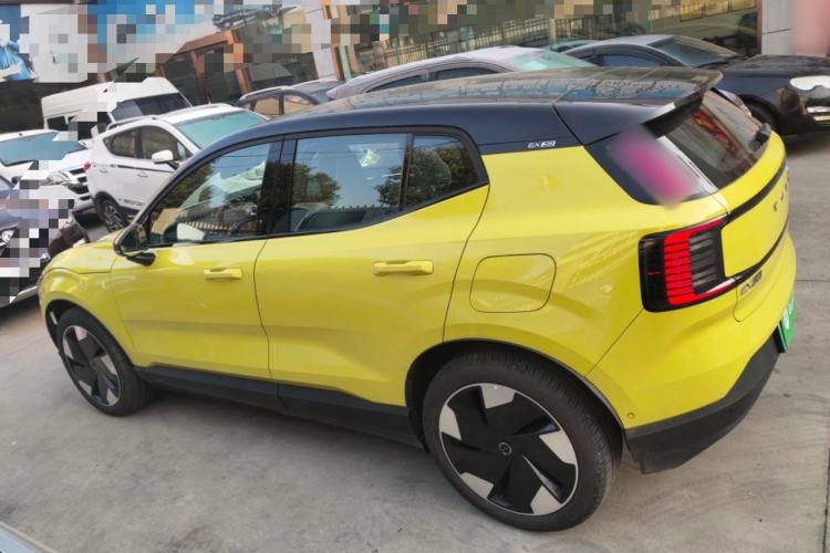 Used Volvo EX30 2025 Rear-Drive Long-Range Version Ultra