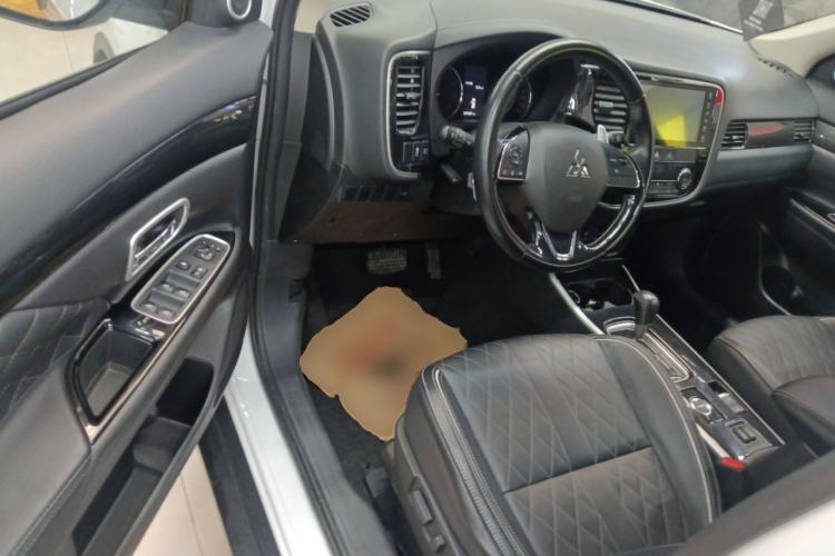 Used Mitsubishi Outlander 2020 2.4L 4x4 Zhi Xiang Edition 5 Seats