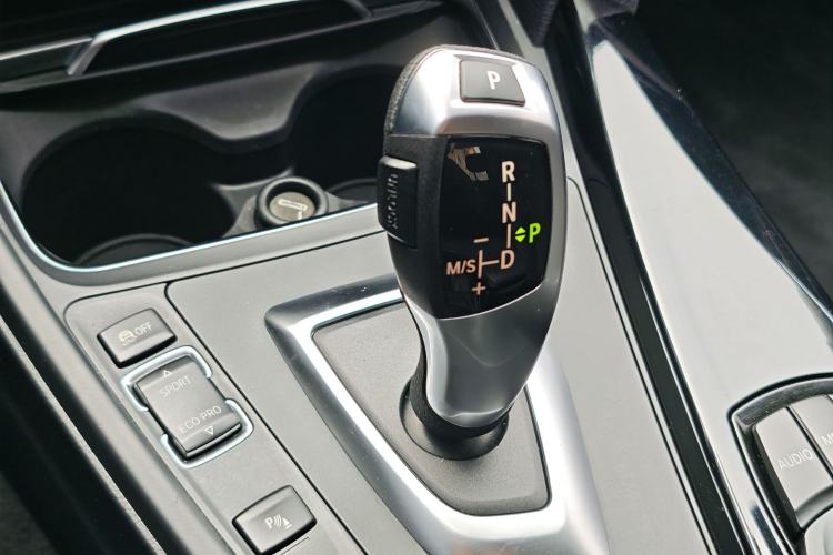 TDK.VehicleDetails.img