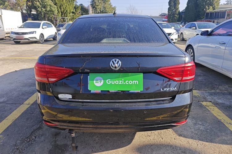 Used Volkswagen Lavida 2015 1.6L Automatic Comfort Edition
