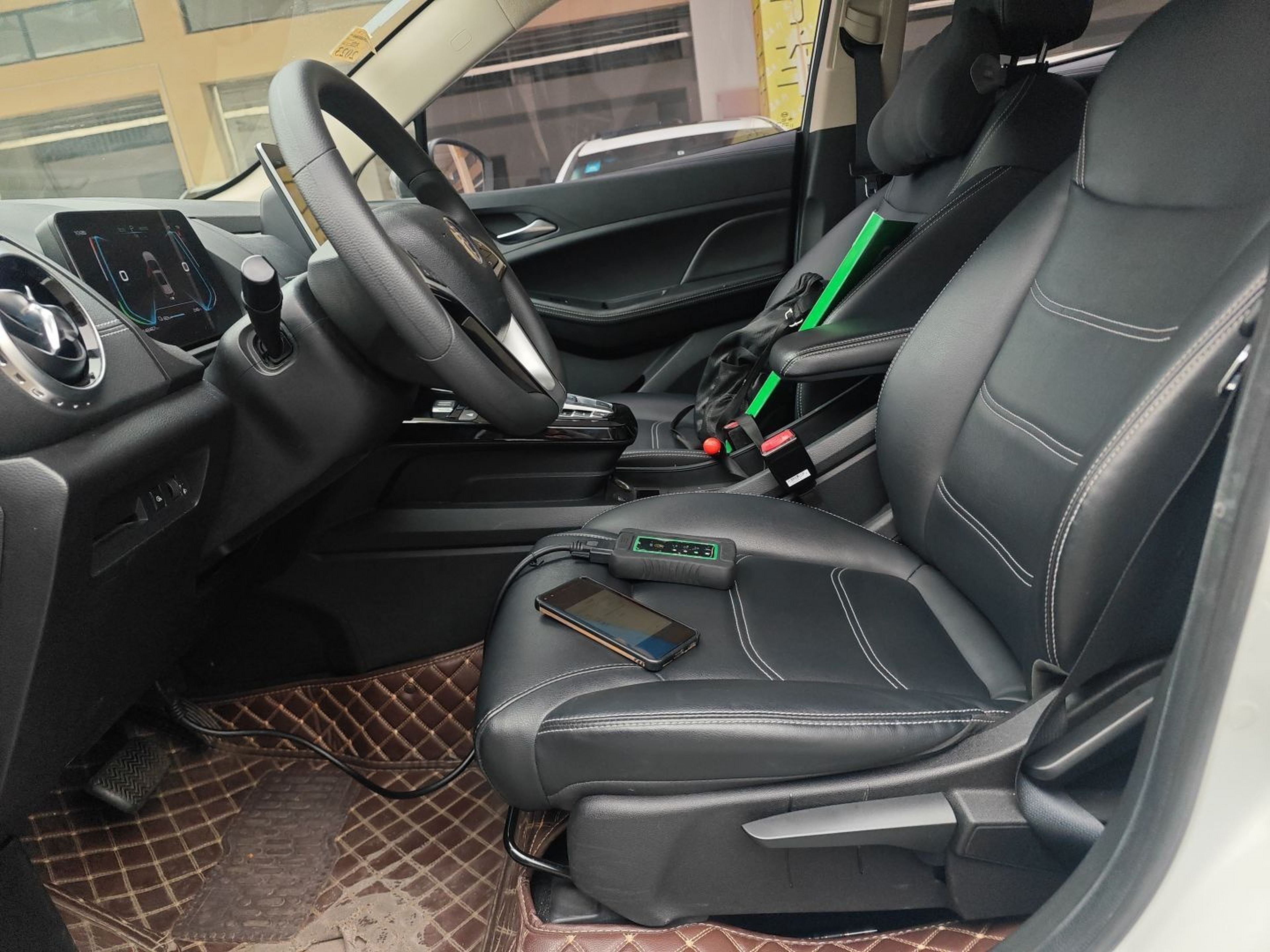 Переднее сиденье в автомобиле