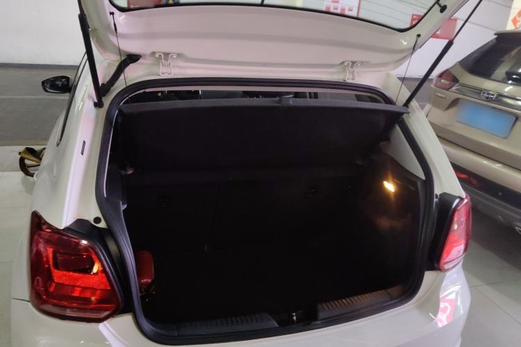 Used Volkswagen Polo 2016 1.6L Automatic Comfort Model
