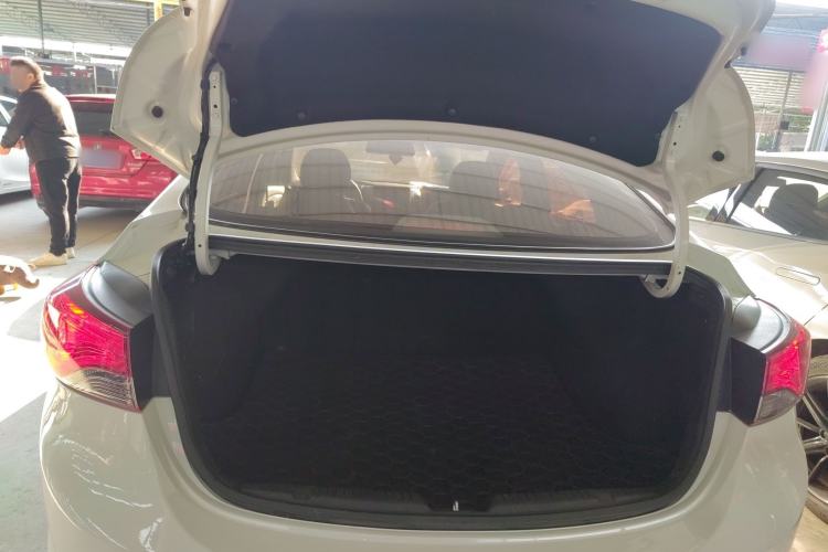 Used Hyundai Elantra 2016 1.6L Automatic Smart Version
