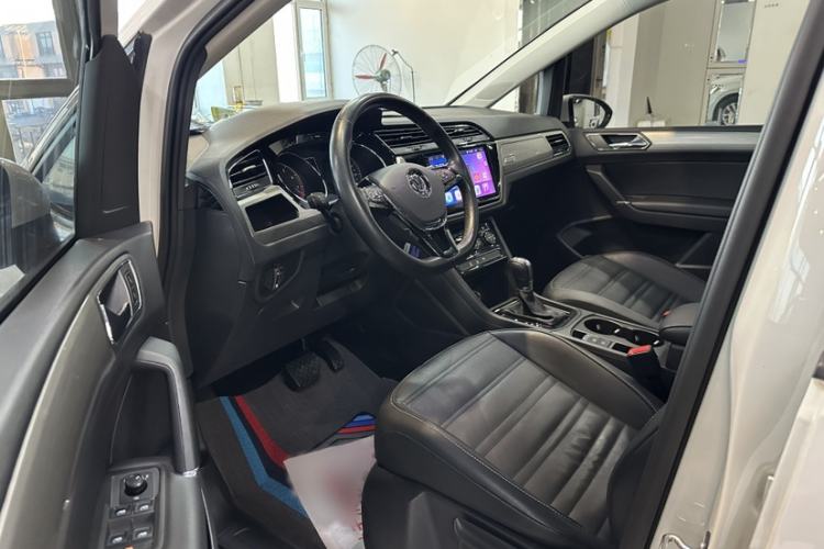 Used Volkswagen Touran 2016 Volkswagen Touran L 280TSI DSG Comfort Edition
