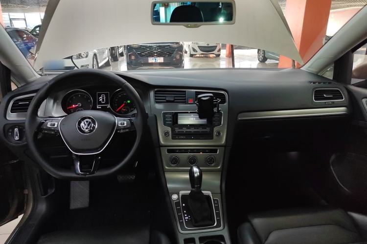 Used Volkswagen Golf 2015 1.4TSI Automatic Luxury Model
