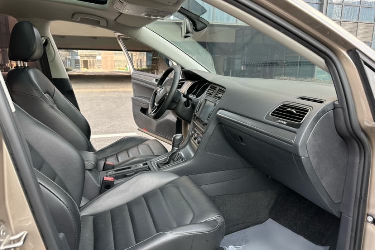 Used Volkswagen Golf 2016 230TSI Automatic Luxury Version
