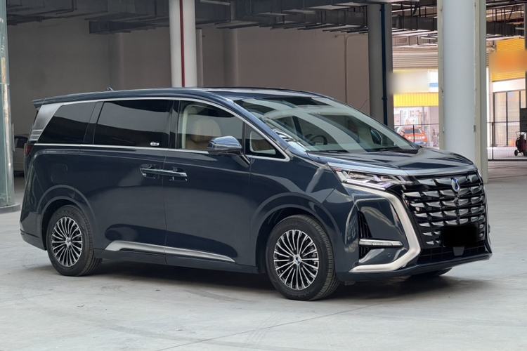 Used Denza D9 2022 DM-i 1040 Prestige Model
