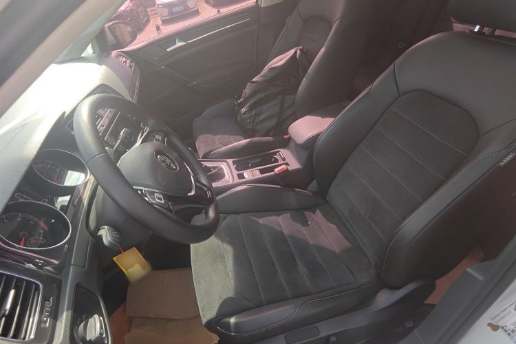 Used Volkswagen Golf 2018 230TSI Automatic Luxury Version
