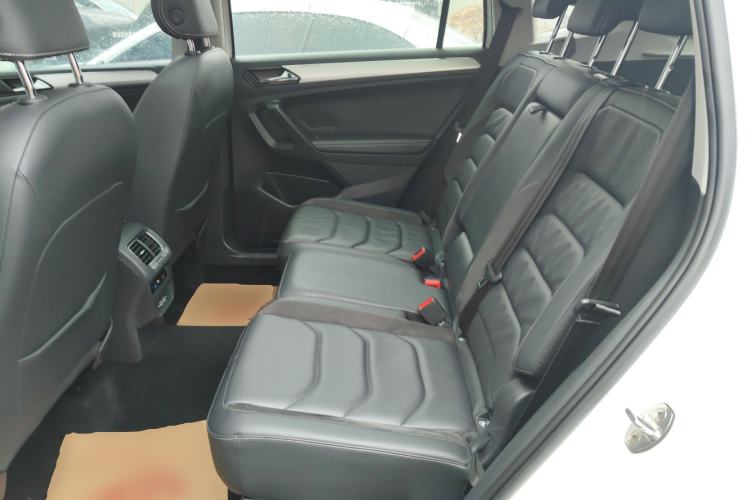 Used Volkswagen Tiguan L 2019 330TSI Automatic Two-Wheel Drive Smart Luxury Version China V Emission Standard
