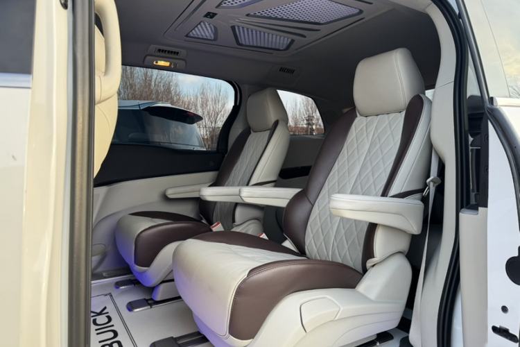 Used Buick GL8 2023 Land Executive Class Smart Enjoyment Model
