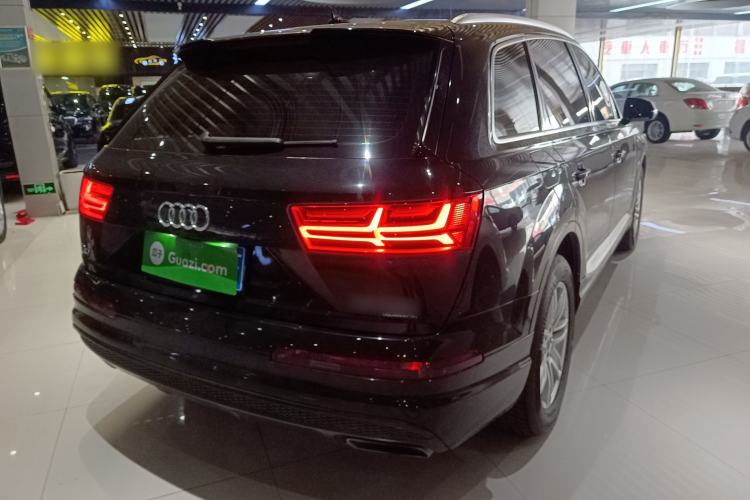 Used Audi Q7 2018 40 TFSI Comfort Model
