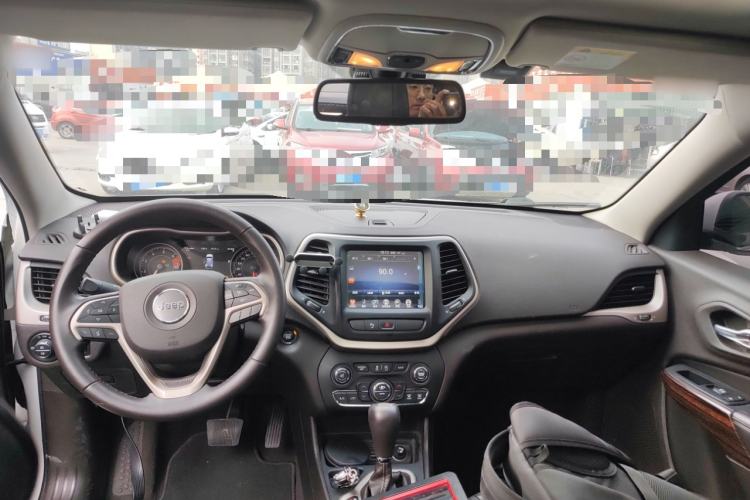 Used  Cherokee 2017 2.0L Superior Edition