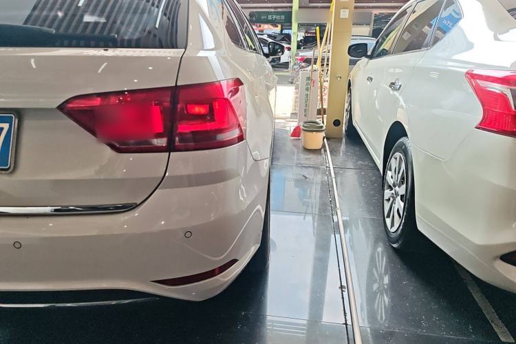 Used Volkswagen Gran Lavida 2015 230TSI DSG Comfort Edition
