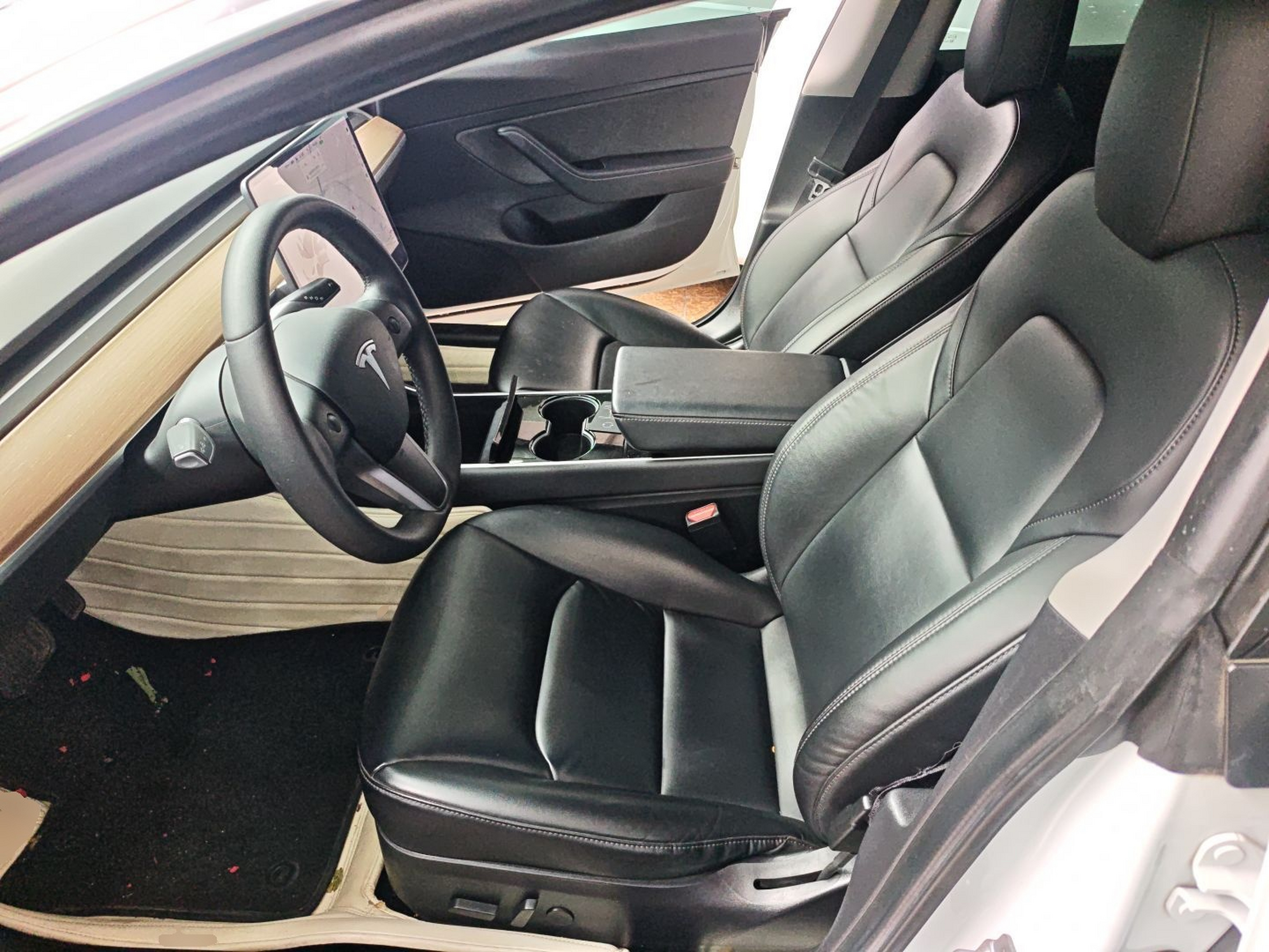 Переднее сиденье в автомобиле