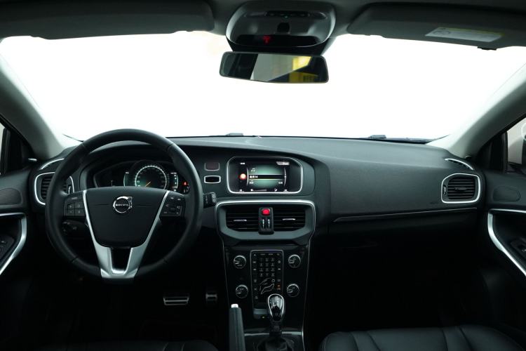 Used Volvo V40 2019 T3 Zhiyi Edition
