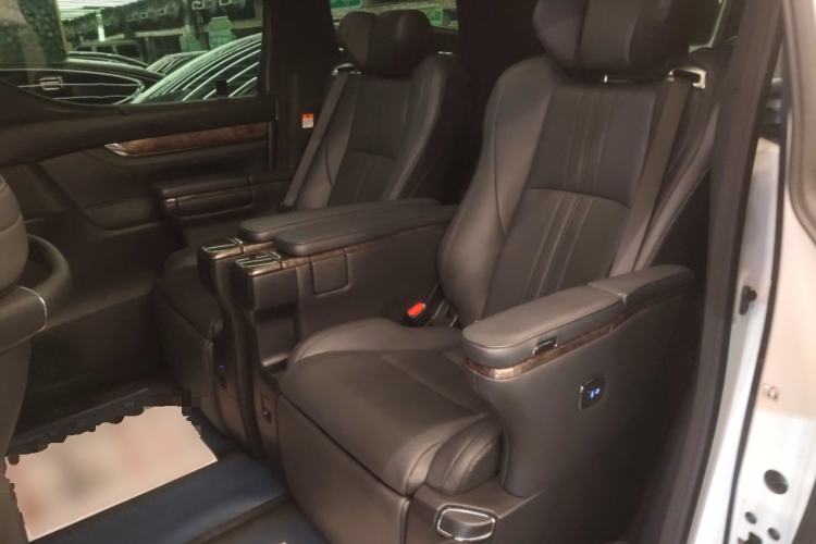 Used Toyota Vellfire 2021 Crown Dual-Engine 2.5L HV Prestige Edition
