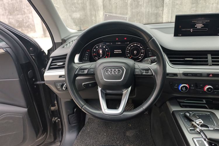 Used Audi Q7 2018 40 TFSI Comfort Model